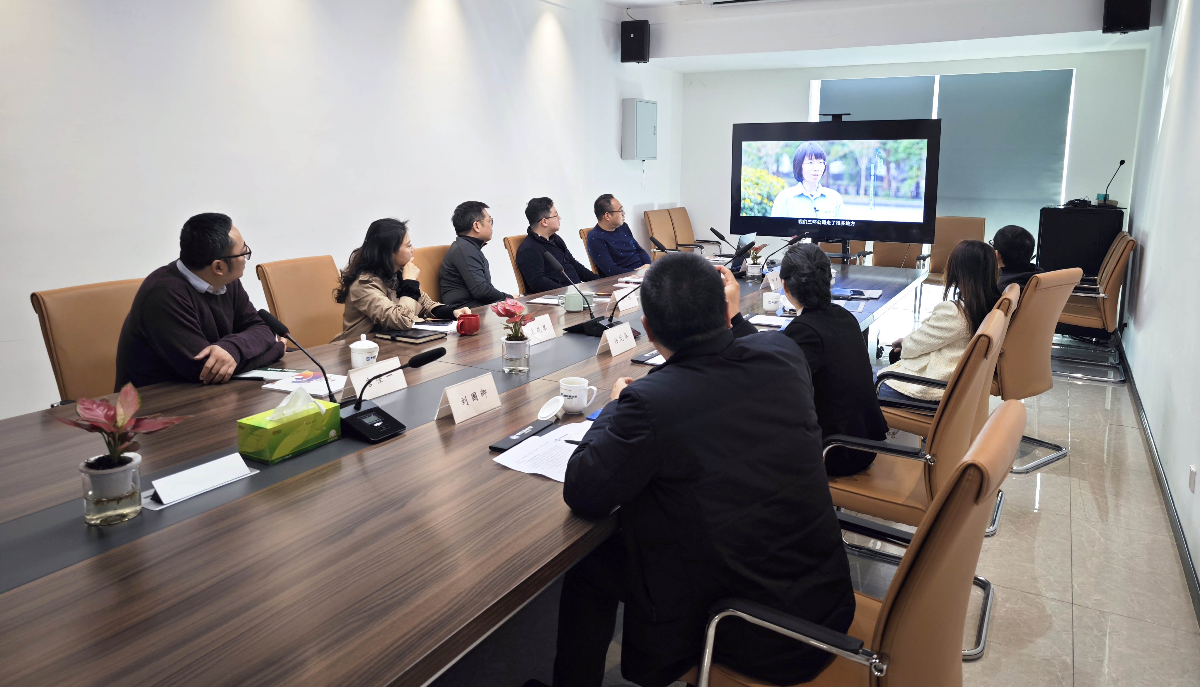 南充市嘉陵區政府任鳳華區長一行蒞臨德科新能源交流座談